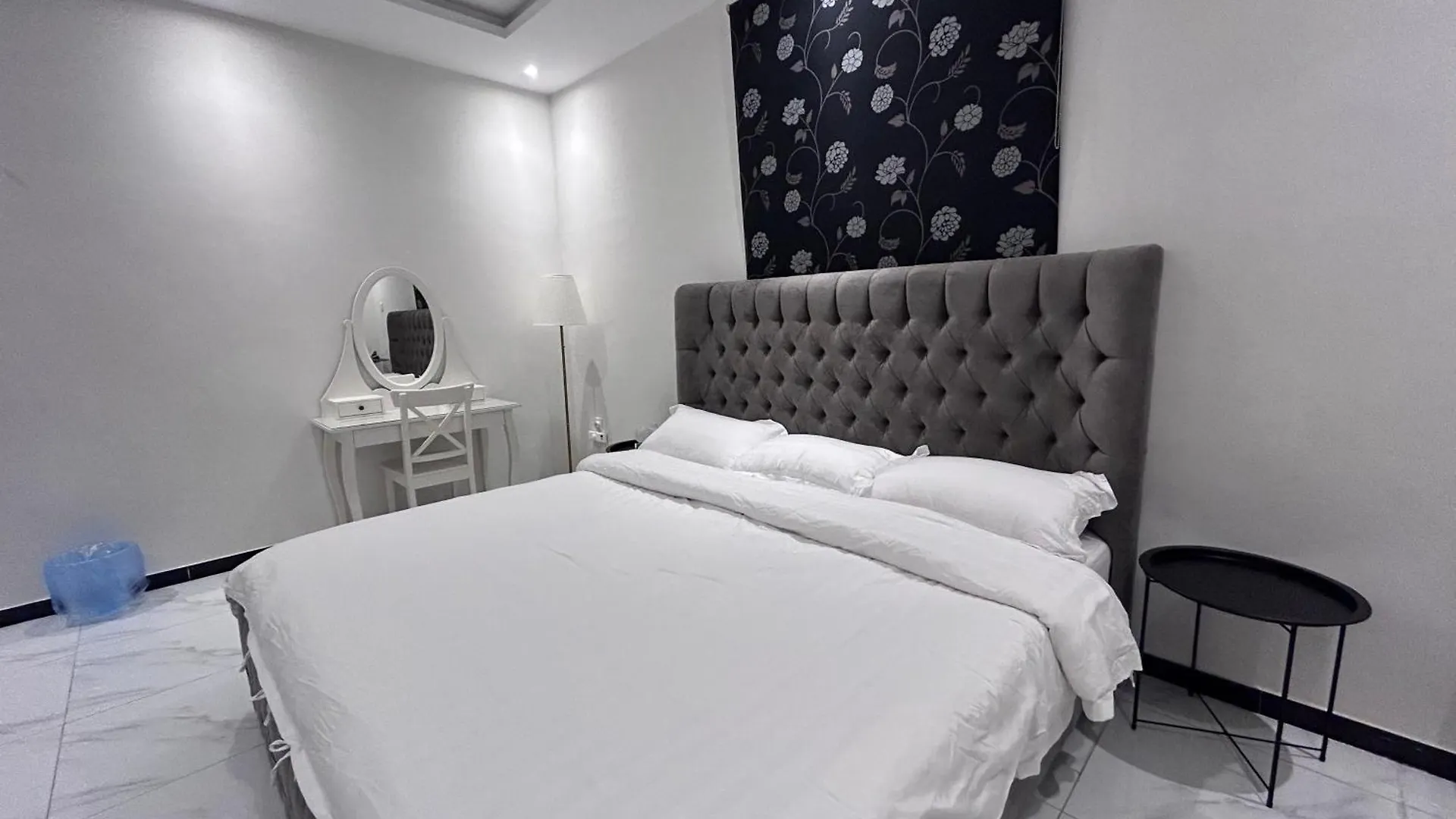 Apartament شقة اربع غرف نوم بصالة أنيقة Dżedda